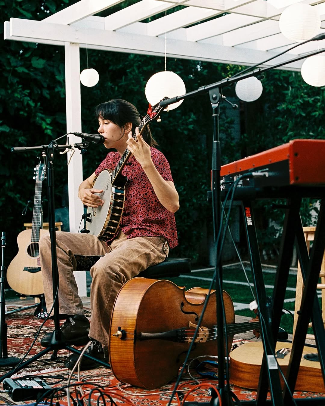 Handmade Live Showcase — intimate performance setting